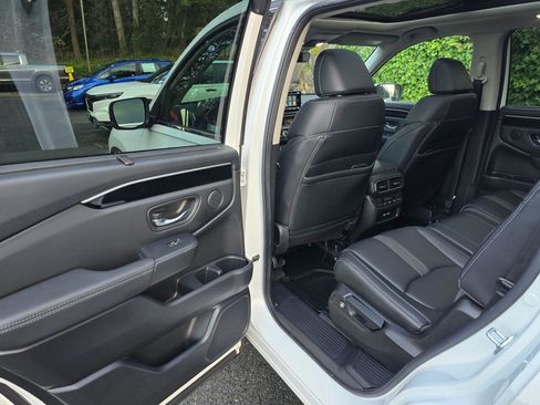 Certified 2023 Honda Pilot Touring image 16