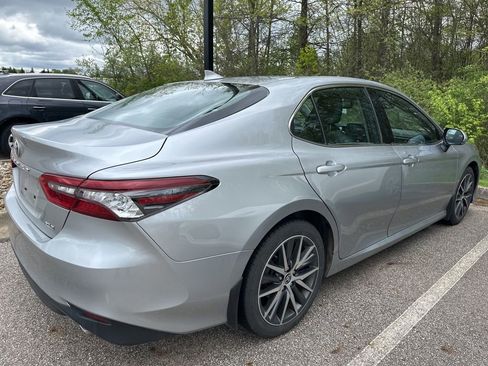 Used 2024 Toyota Camry XLE FWD image 3