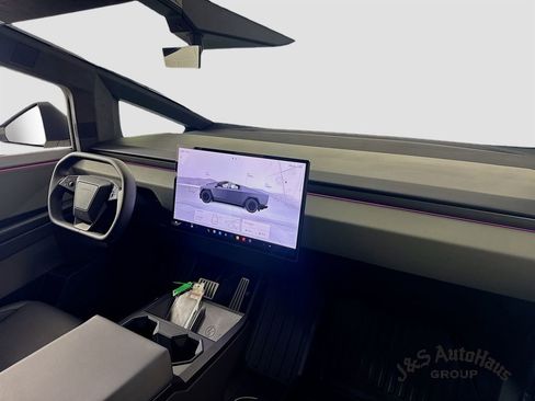 Used 2024 Tesla Cybertruck AWD Crew Cab image 31