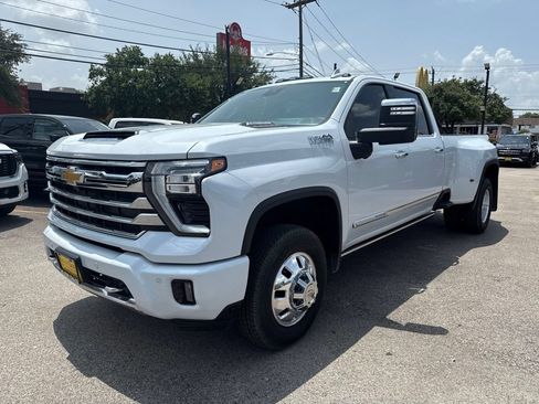 Used 2026 Chevrolet Silverado 3500 High Country w/ High Country Premium Package AWD/4WD image 3