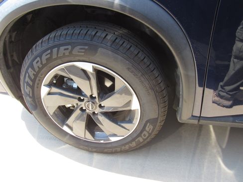 Used 2025 Nissan Rogue SV FWD image 5