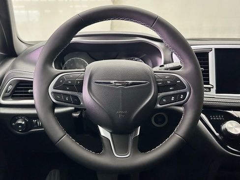 New 2026 Chrysler Pacifica Select image 28