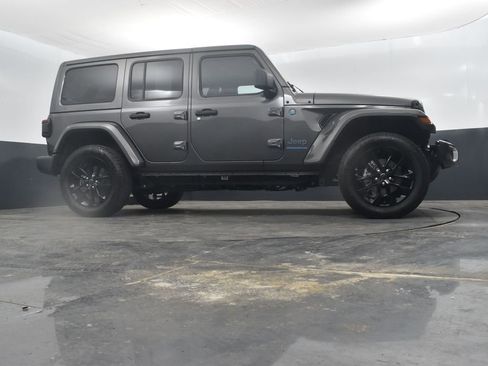 Used 2025 Jeep Wrangler Unlimited Sahara w/ Safety Group AWD/4WD image 37