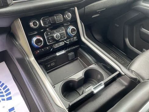 Used 2024 GMC Yukon XL Denali image 27