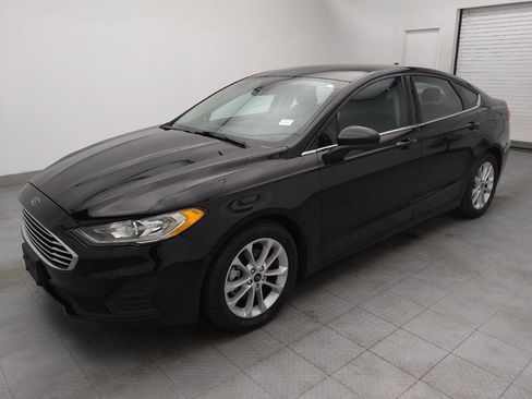 Used 2019 Ford Fusion SE image 2