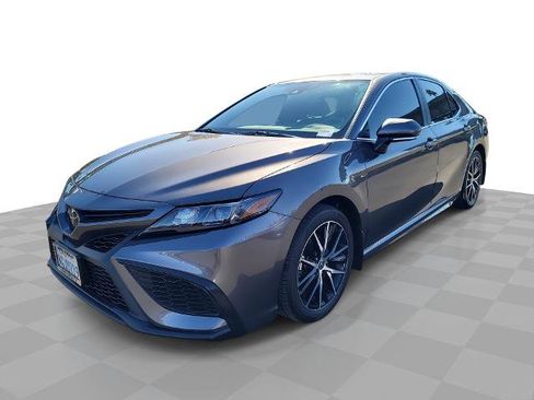 Used 2023 Toyota Camry SE image 1