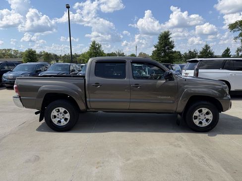 Used 2015 Toyota Tacoma PreRunner w/ SR5 Package RWD image 4
