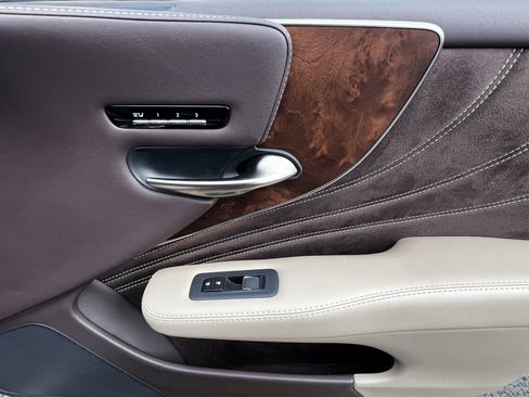 Used 2018 Lexus LS 500 AWD w/ Accessory Package (Z1) image 44