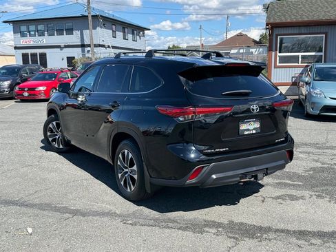 Used 2020 Toyota Highlander XLE image 3