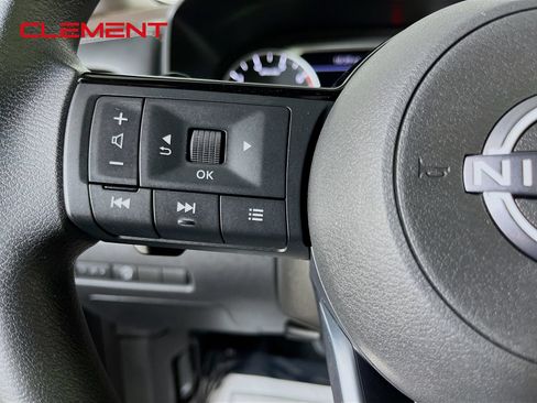 Used 2023 Nissan Rogue SV AWD/4WD image 15