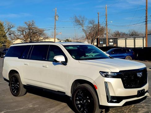 Used 2024 Cadillac Escalade ESV Sport Platinum w/ LPO, ONYX Package image 8