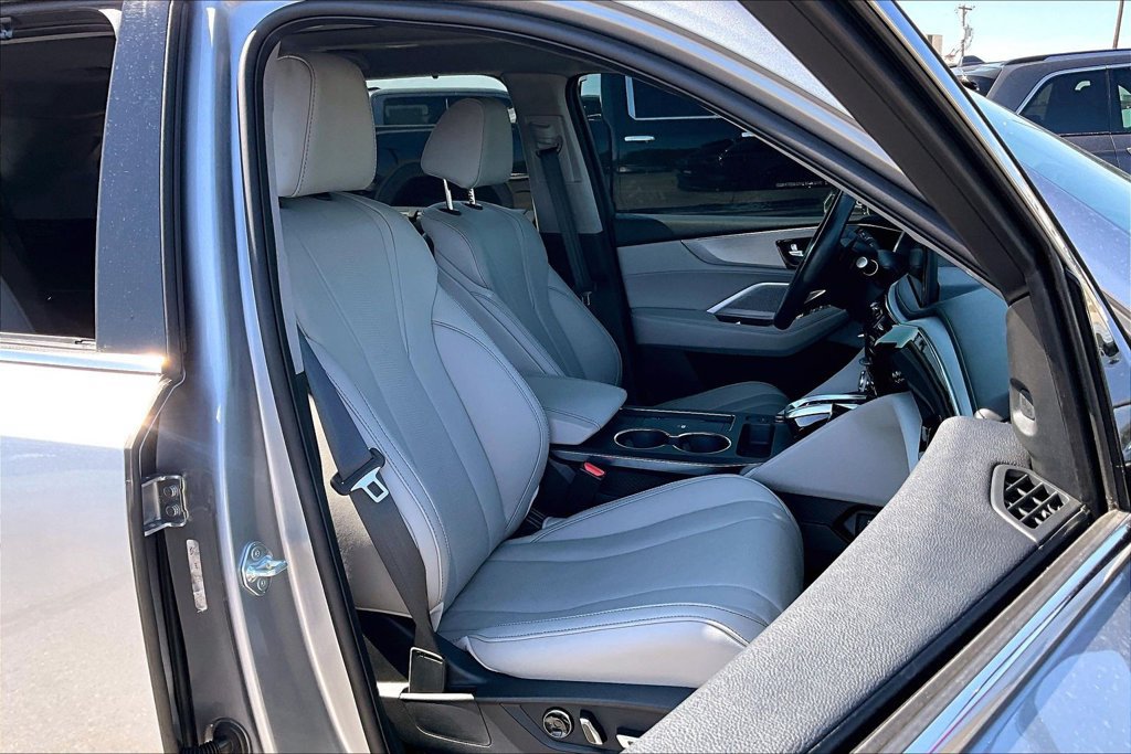 Used 2025 Acura MDX w/ Technology Package FWD image 9
