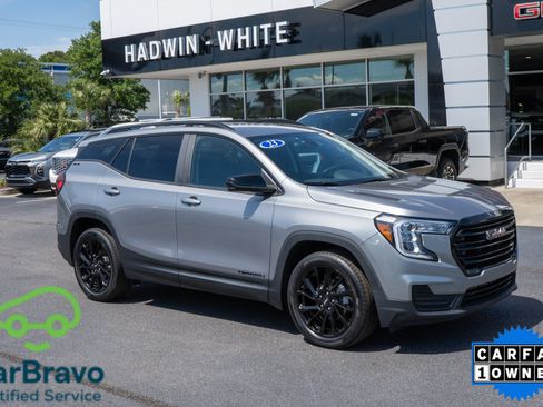 Used 2023 GMC Terrain SLE w/ Driver Convenience Package FWD image 1