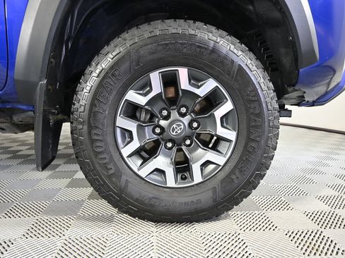 Used 2022 Toyota Tacoma TRD Off-Road w/ Technology Package AWD/4WD image 12