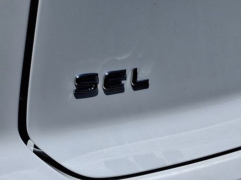Certified 2025 Volkswagen Atlas Cross Sport SEL Premium R-Line AWD/4WD image 30