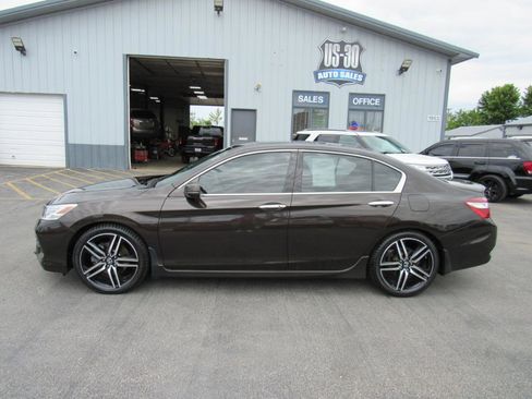 Used 2016 Honda Accord Touring image 3