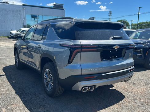 New 2026 Chevrolet Traverse LT w/ Driver Confidence Package AWD/4WD image 9