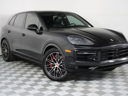 Certified 2025 Porsche Cayenne S AWD/4WD image 9