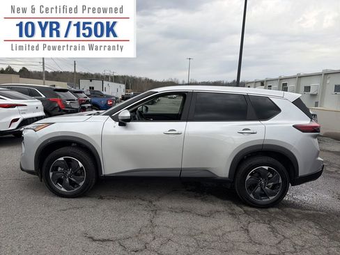 Used 2024 Nissan Rogue SV image 10