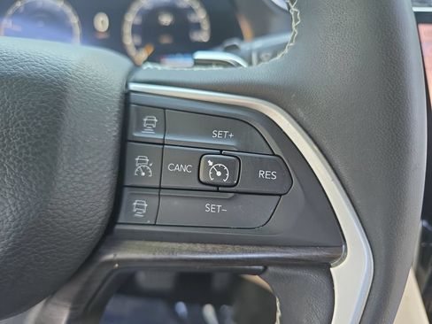 Certified 2023 Jeep Grand Cherokee Limited AWD/4WD image 18
