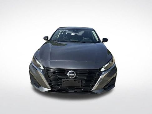 Used 2025 Nissan Altima 2.5 SV FWD image 8