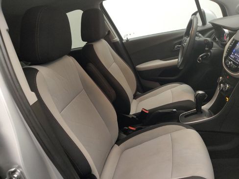 Used 2020 Chevrolet Trax LT image 21