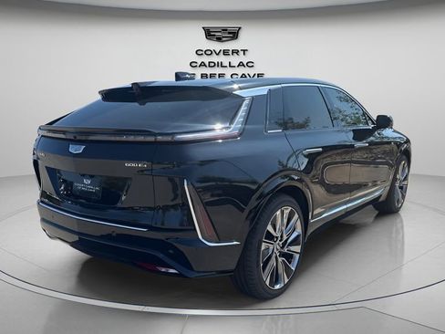 New 2026 Cadillac Lyriq Signature Luxury image 9