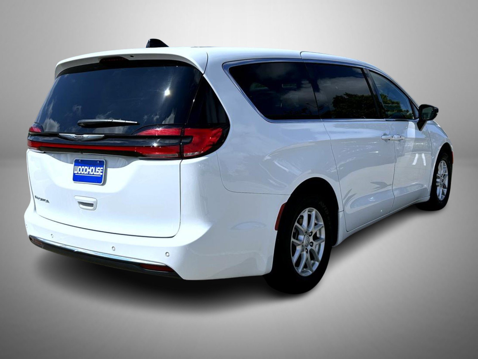 Used 2025 Chrysler Pacifica Select FWD image 5