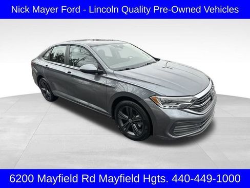 Used 2023 Volkswagen Jetta SE image 1