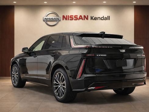 Used 2024 Cadillac Lyriq Sport RWD image 3