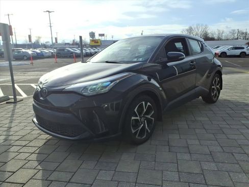 Used 2021 Toyota C-HR XLE image 8