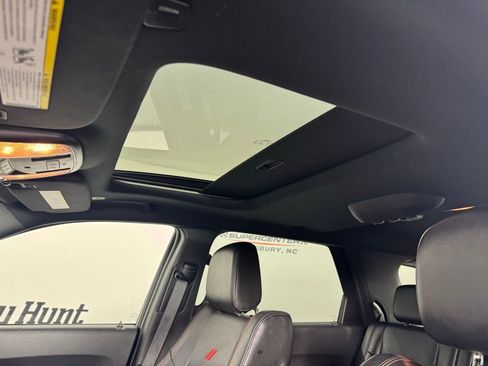 Used 2023 Dodge Durango GT image 2