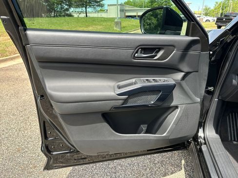 New 2026 Nissan Pathfinder SV w/ SV Premium Package FWD image 8