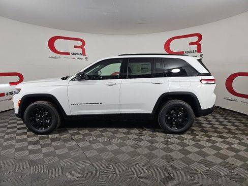New 2025 Jeep Grand Cherokee 4WD image 4