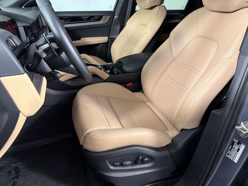 Certified 2026 Porsche Cayenne Coupe AWD/4WD image 5