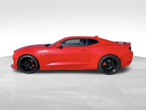 Used 2020 Chevrolet Camaro SS RWD image 3