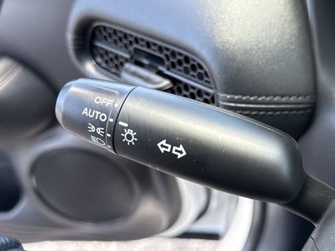 Certified 2025 Honda HR-V LX image 32