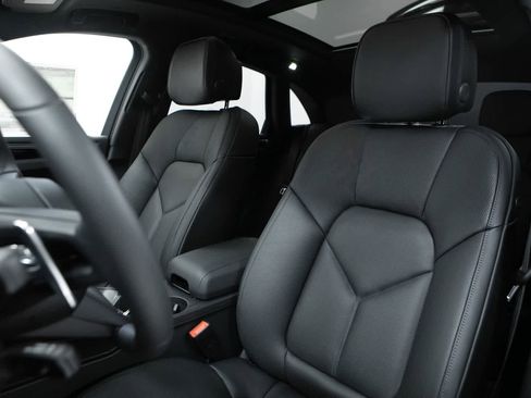 New 2026 Porsche Macan AWD/4WD image 5