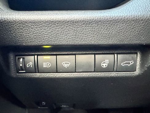 Used 2021 Toyota RAV4 XLE Premium image 26