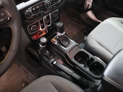Used 2024 Jeep Wrangler Unlimited AWD/4WD image 30