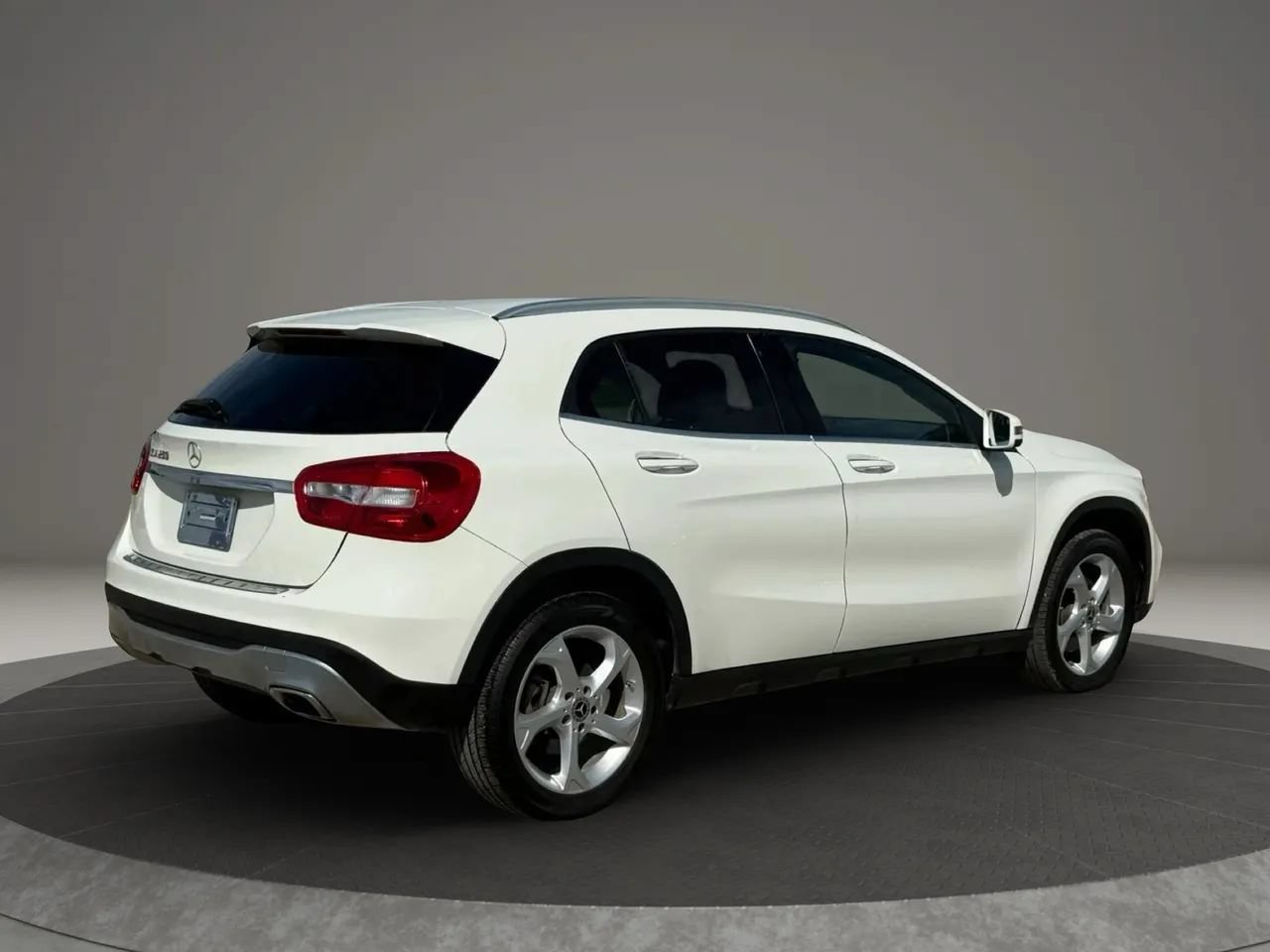 Used 2018 Mercedes-Benz GLA 250 w/ Premium Package image 7