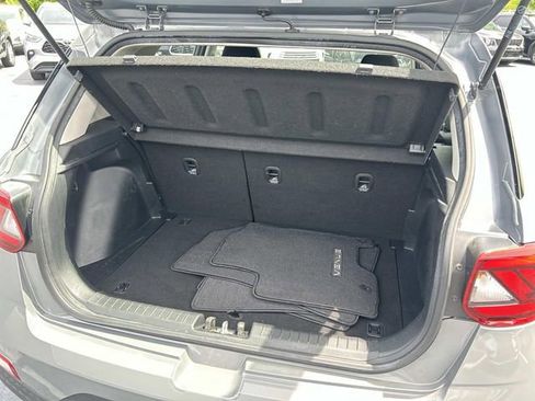 Used 2020 Hyundai Venue SEL FWD image 12