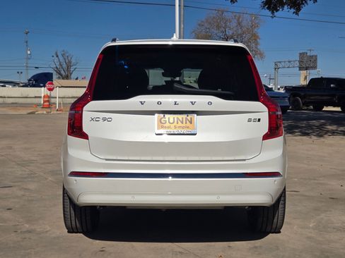 Used 2025 Volvo XC90 B5 Plus w/ Protection Package Premier image 4