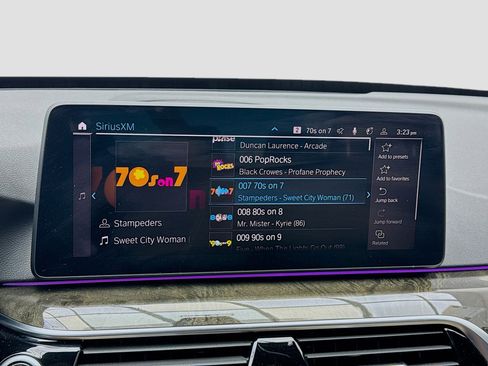 Used 2022 BMW 530e w/ Premium Package image 11