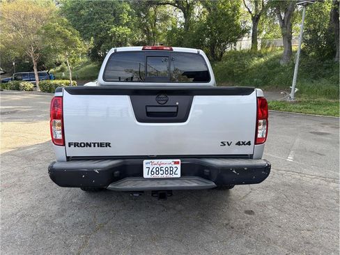 Used 2017 Nissan Frontier SV image 5