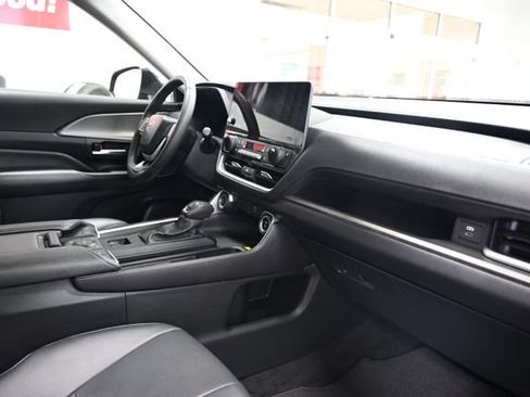 Used 2024 Toyota Grand Highlander AWD image 15