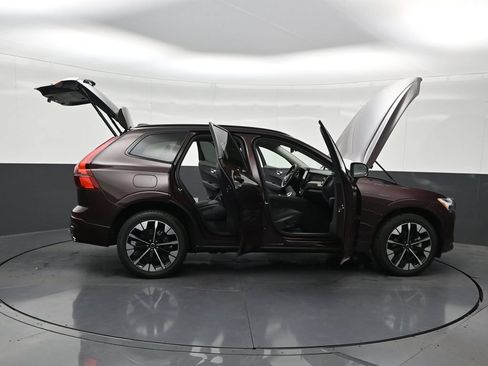 Used 2026 Volvo XC60 B5 Plus AWD/4WD image 32