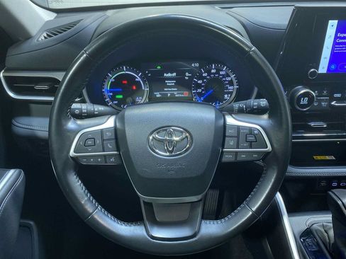 Used 2024 Toyota Highlander XLE AWD/4WD image 15