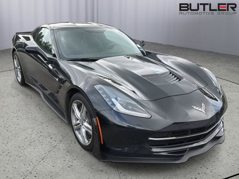 Used 2016 Chevrolet Corvette Stingray Coupe RWD image 2