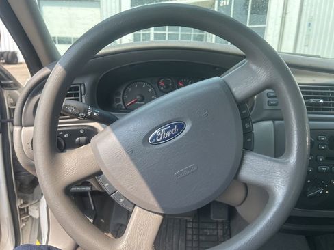 Used 2005 Ford Taurus SE image 18